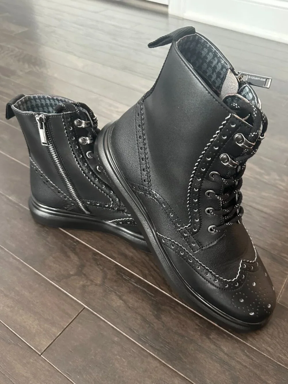 Karl Lagerfeld Paris LFS3008 Men's Black Leather Combat Boots Size 10.5 *NWT*